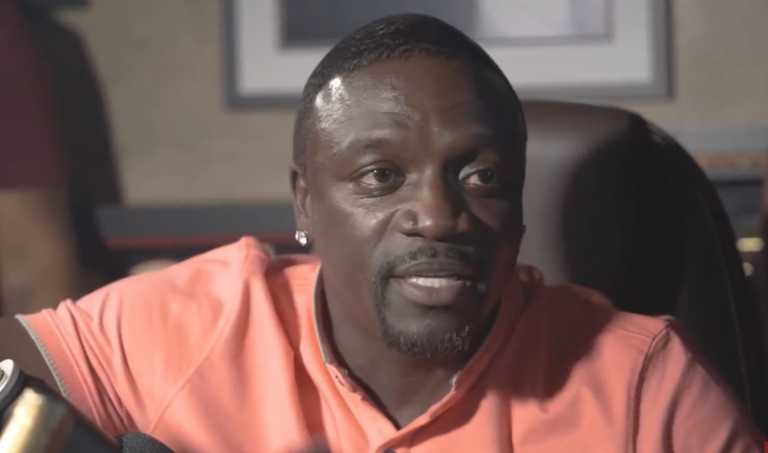 歌手 Akon：不投資加密貨幣？你就笨了