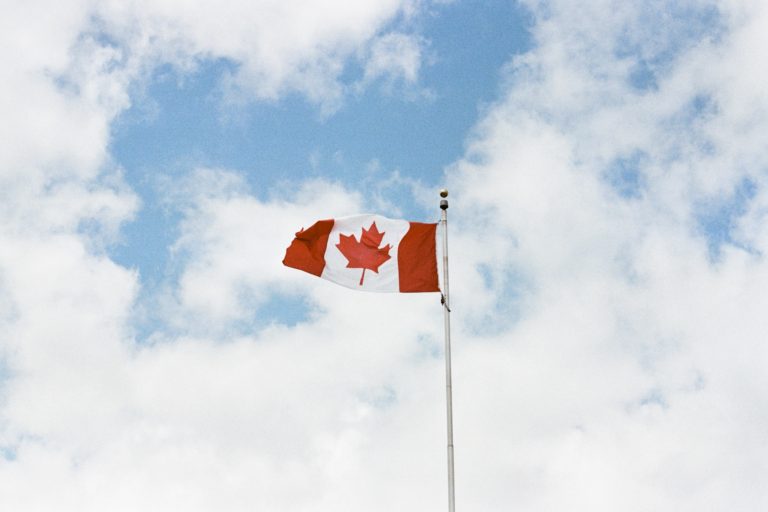 加拿大总理援引紧急法 向加密货币实施限制